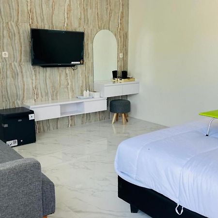 Urbanview Hotel Nimara Ngawi By Reddoorz Ngoại thất bức ảnh