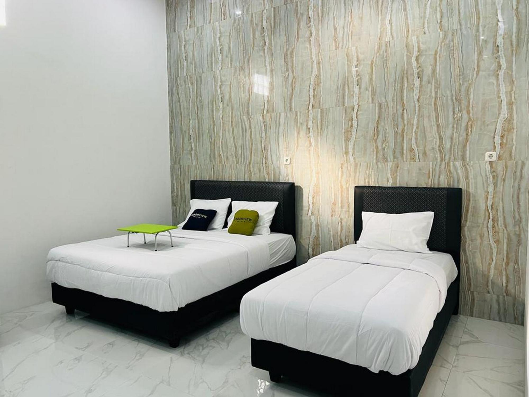 Urbanview Hotel Nimara Ngawi By Reddoorz Ngoại thất bức ảnh