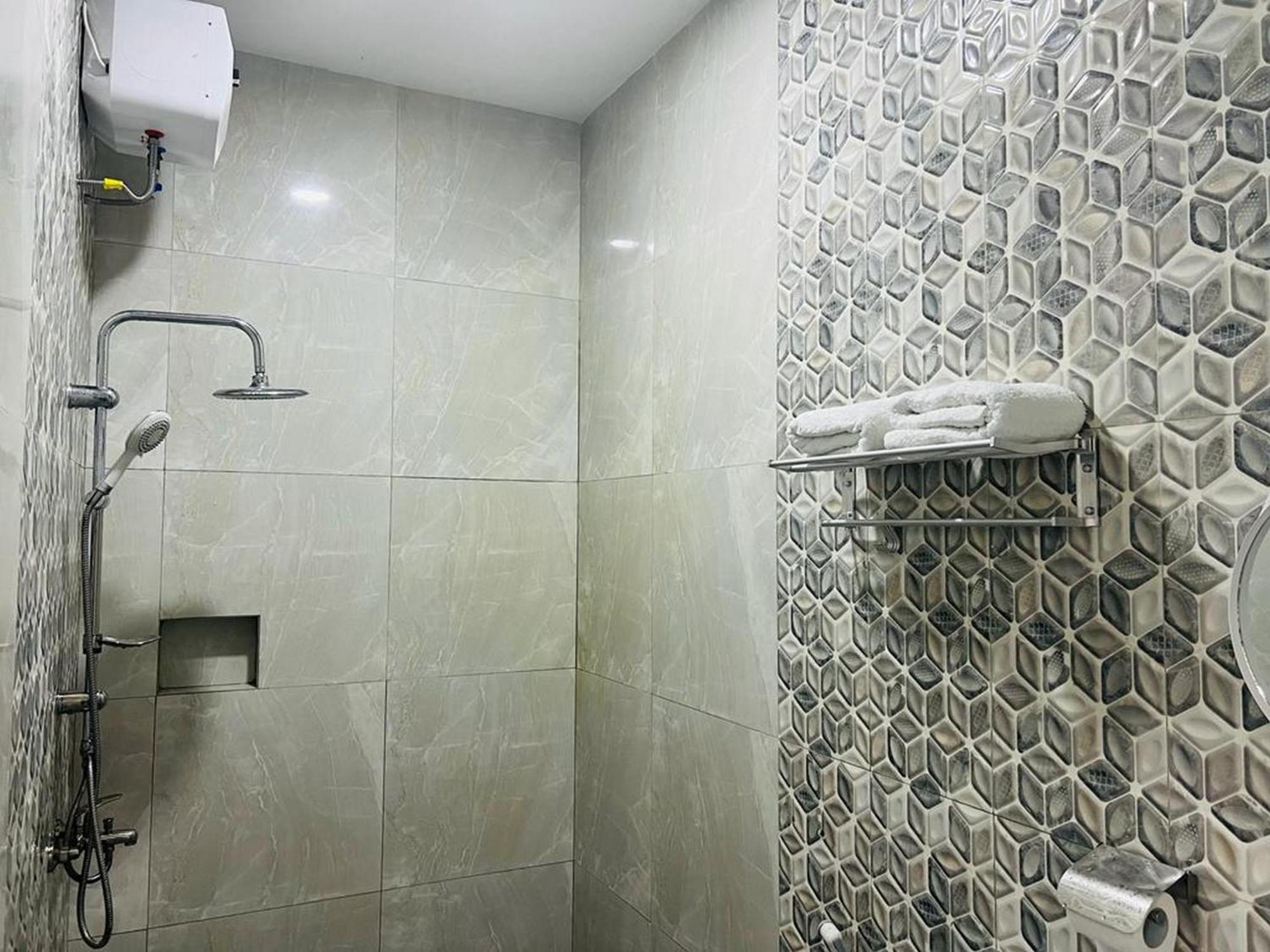 Urbanview Hotel Nimara Ngawi By Reddoorz Ngoại thất bức ảnh