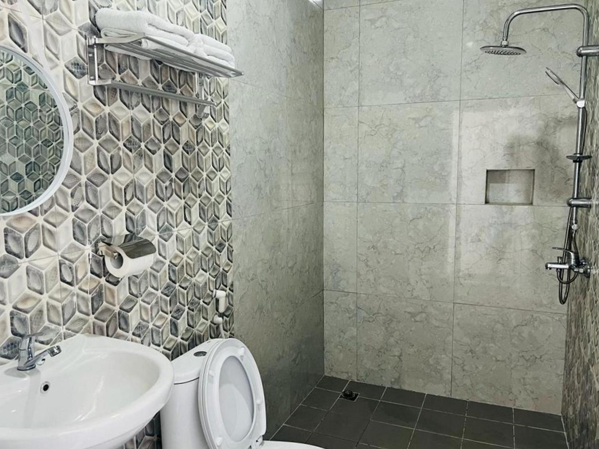 Urbanview Hotel Nimara Ngawi By Reddoorz Ngoại thất bức ảnh