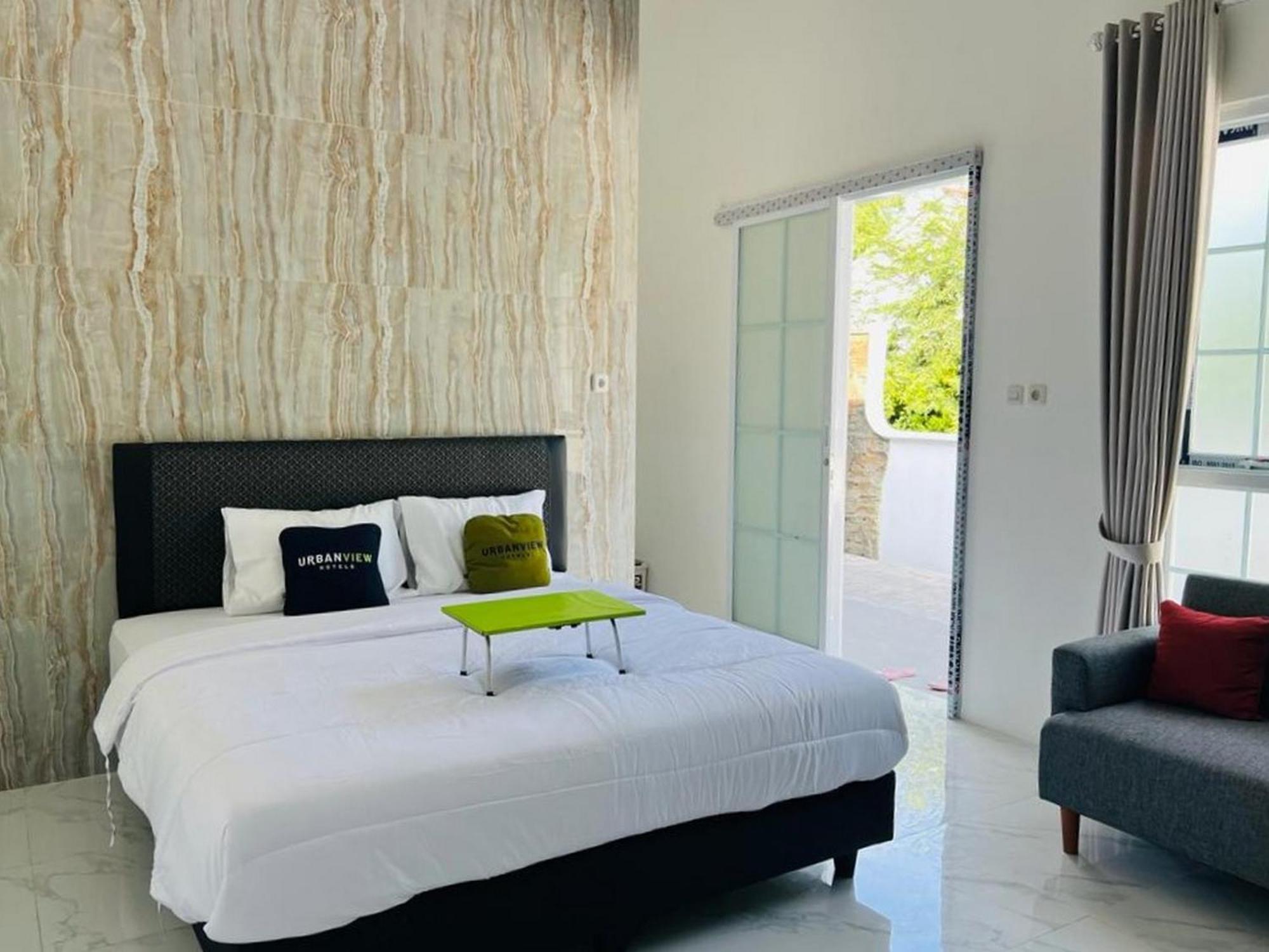 Urbanview Hotel Nimara Ngawi By Reddoorz Ngoại thất bức ảnh