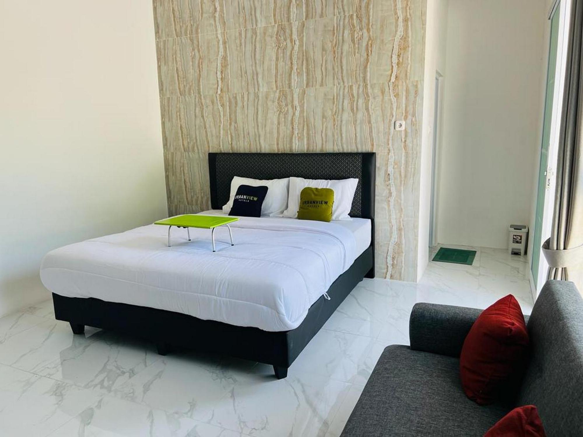 Urbanview Hotel Nimara Ngawi By Reddoorz Ngoại thất bức ảnh