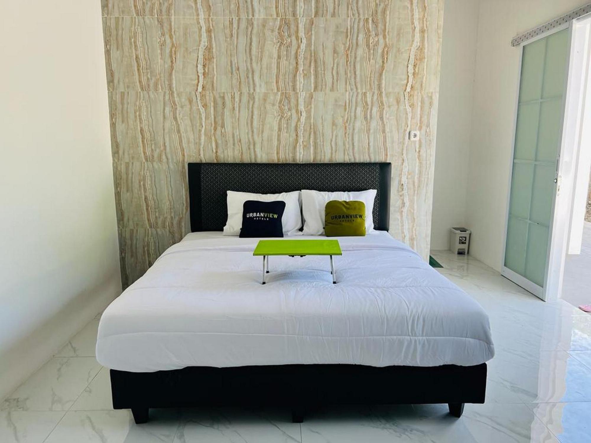 Urbanview Hotel Nimara Ngawi By Reddoorz Ngoại thất bức ảnh