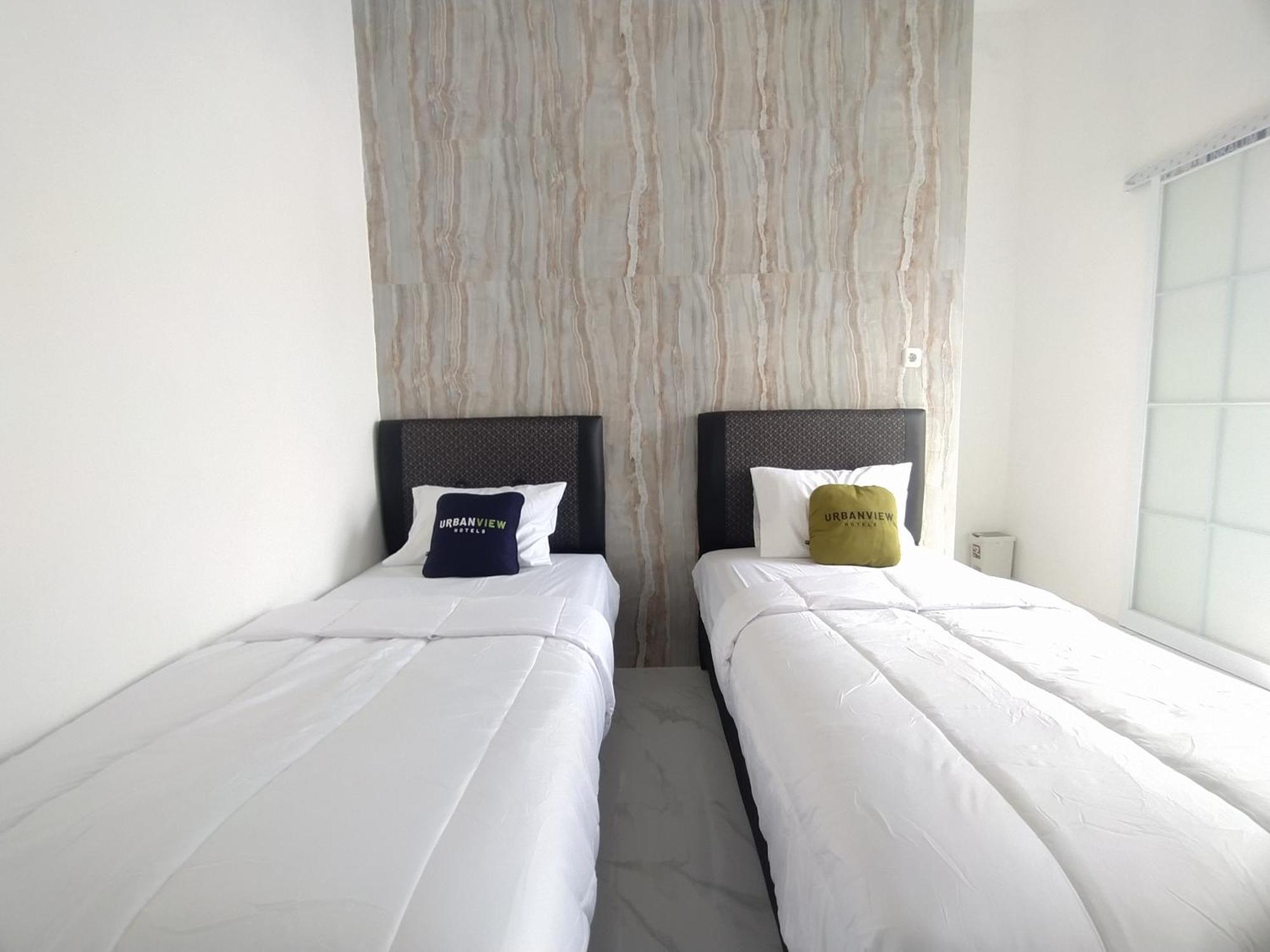 Urbanview Hotel Nimara Ngawi By Reddoorz Ngoại thất bức ảnh