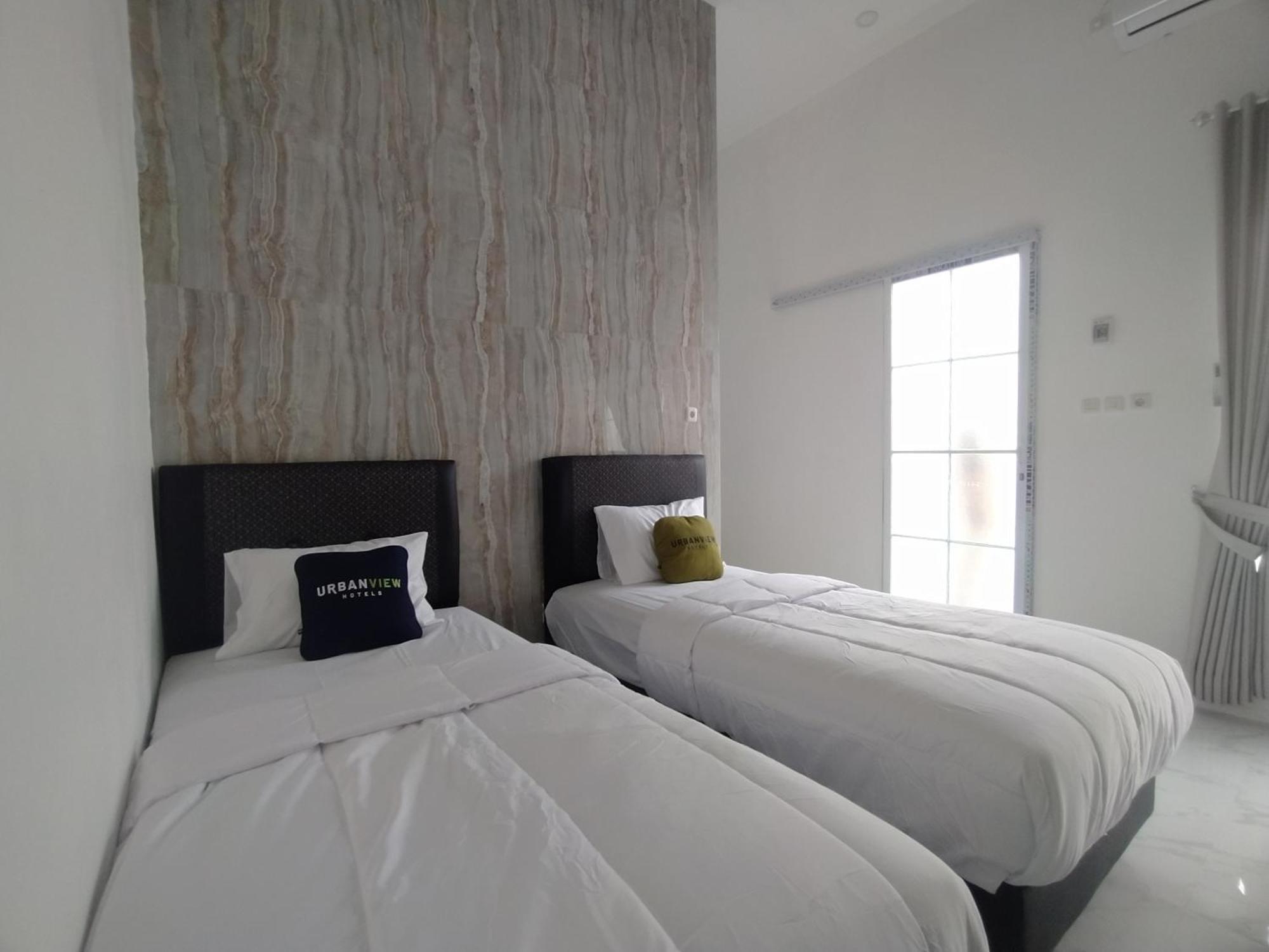 Urbanview Hotel Nimara Ngawi By Reddoorz Ngoại thất bức ảnh
