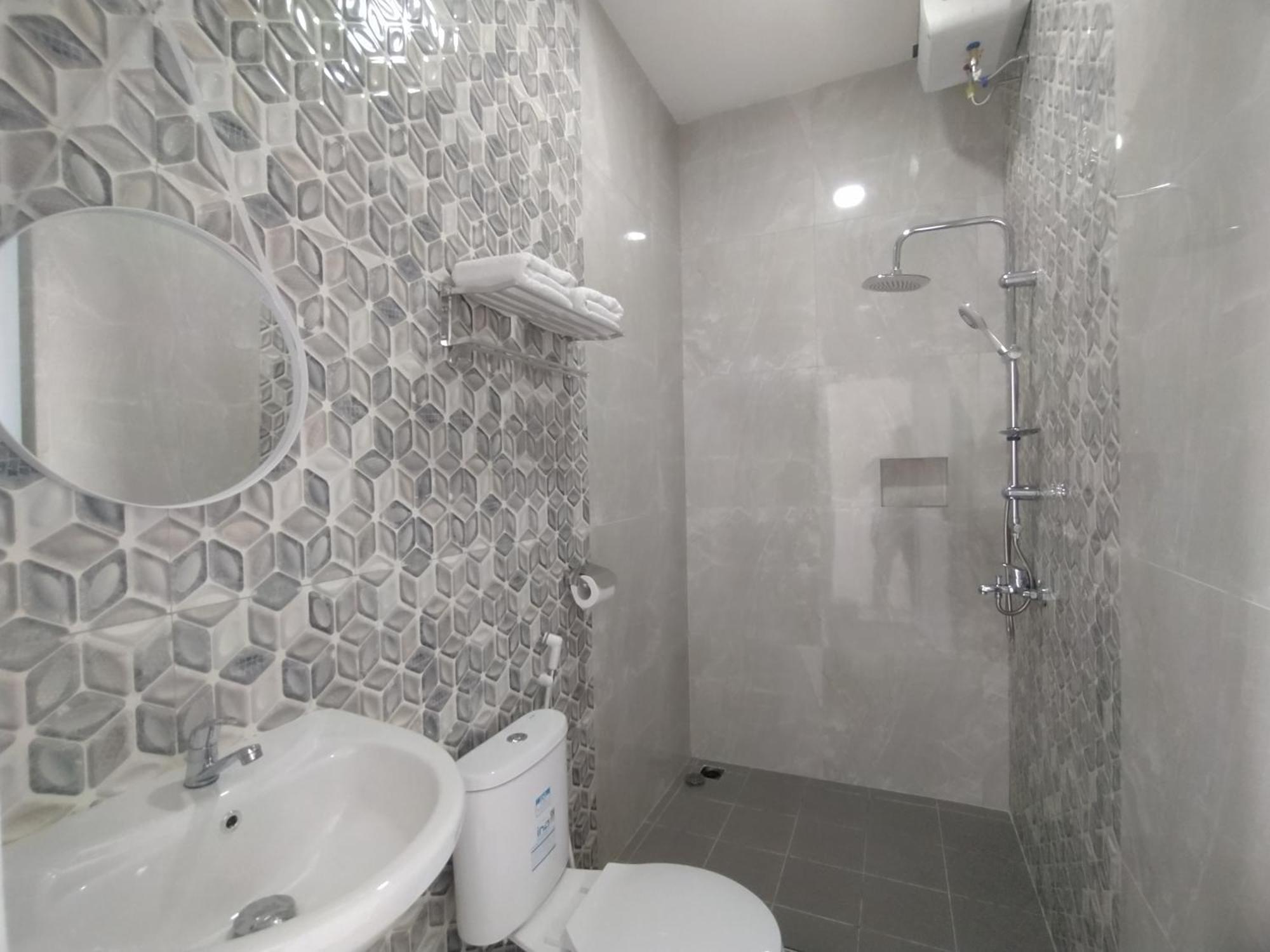 Urbanview Hotel Nimara Ngawi By Reddoorz Ngoại thất bức ảnh