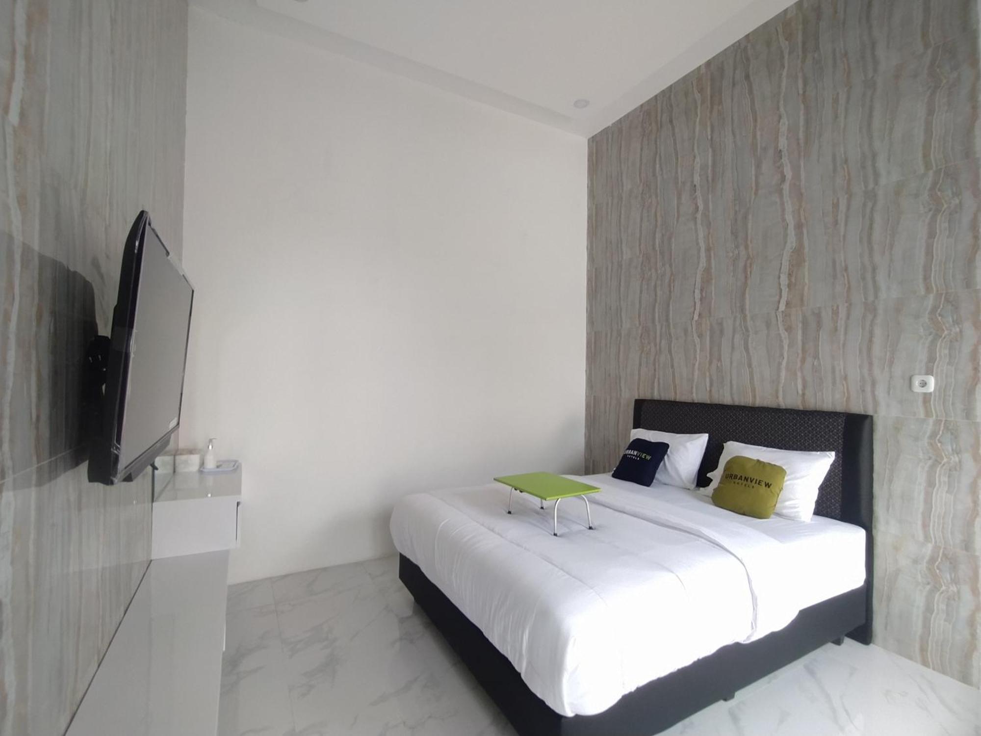 Urbanview Hotel Nimara Ngawi By Reddoorz Ngoại thất bức ảnh