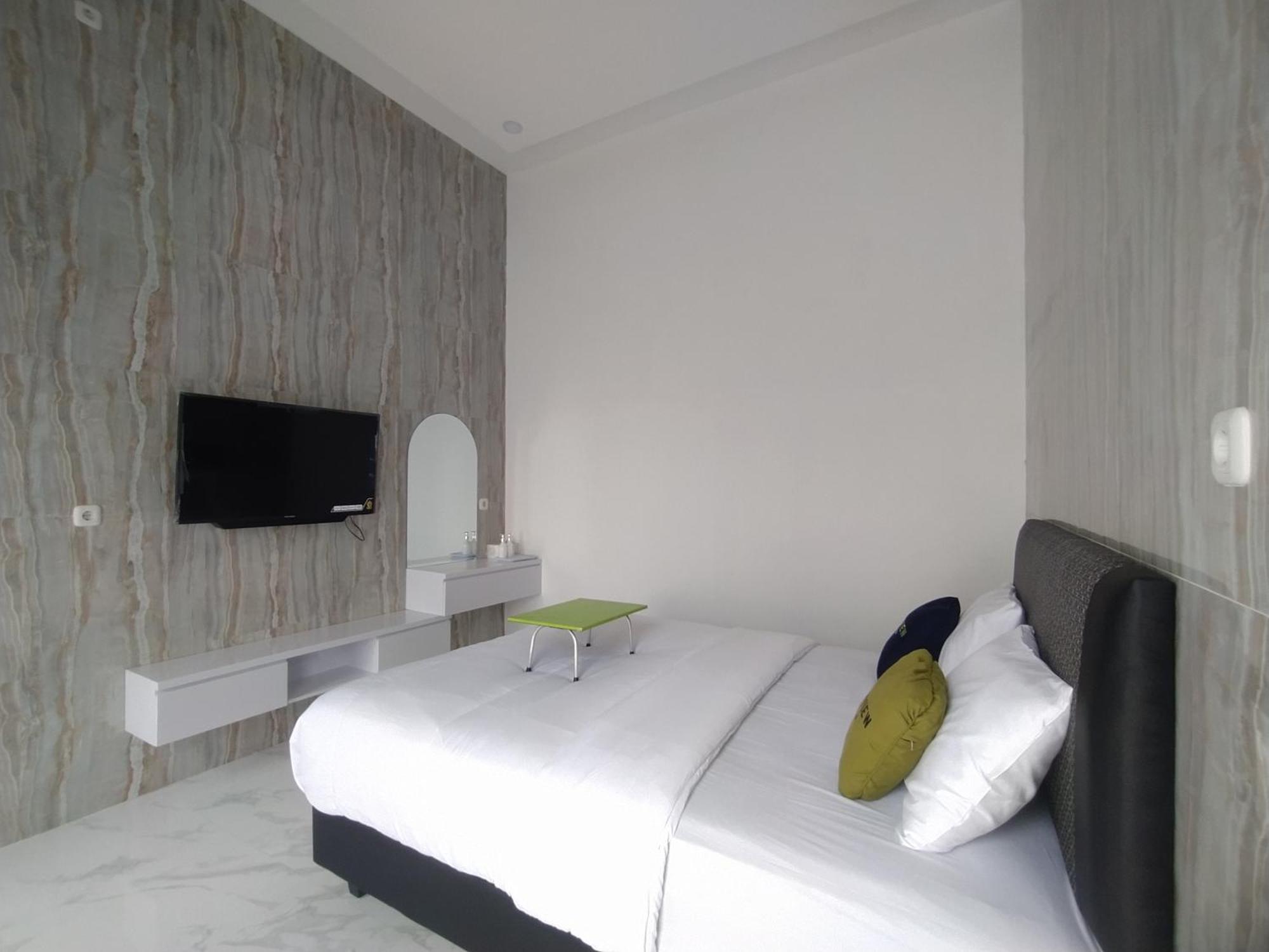 Urbanview Hotel Nimara Ngawi By Reddoorz Ngoại thất bức ảnh