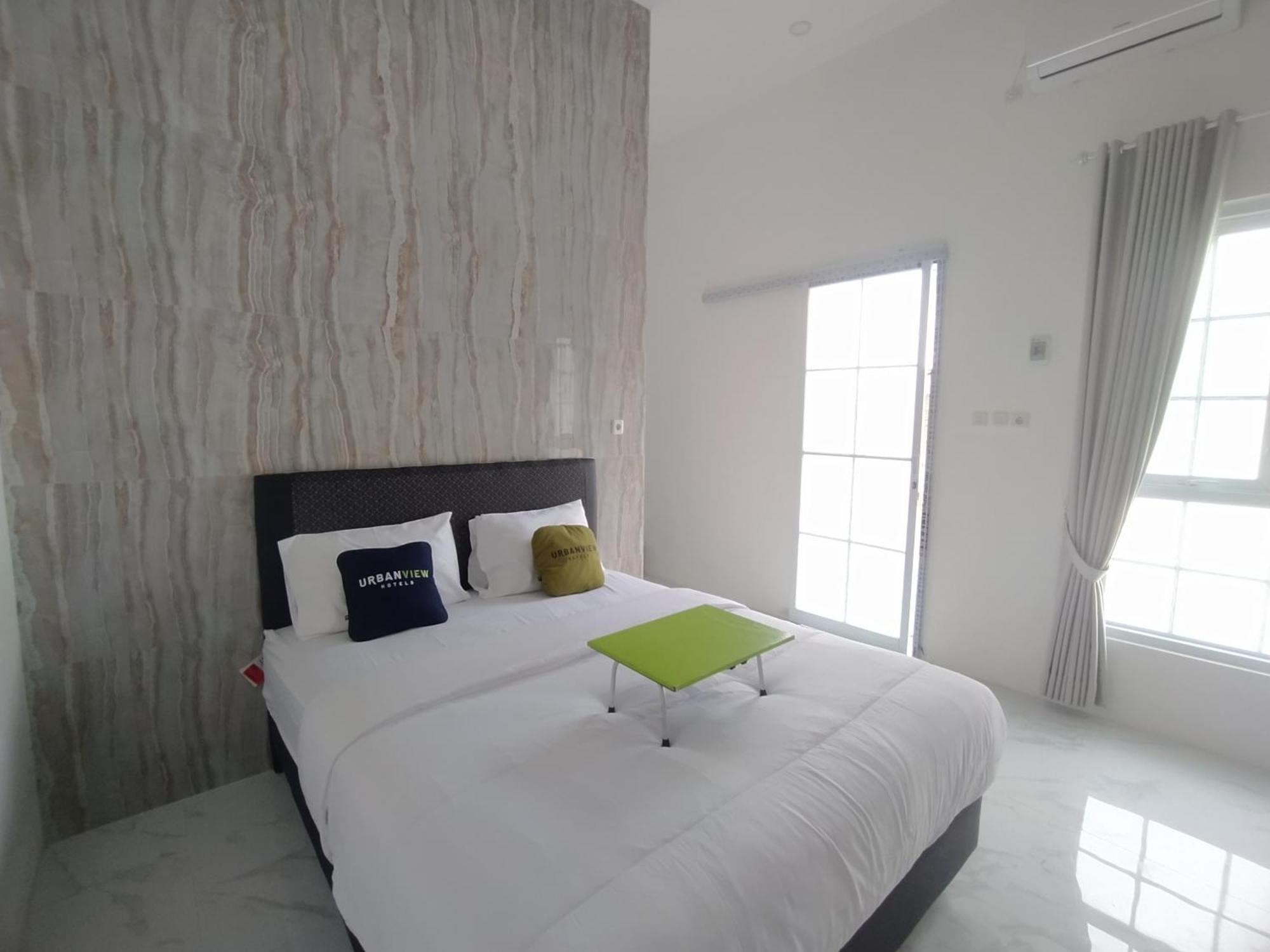 Urbanview Hotel Nimara Ngawi By Reddoorz Ngoại thất bức ảnh