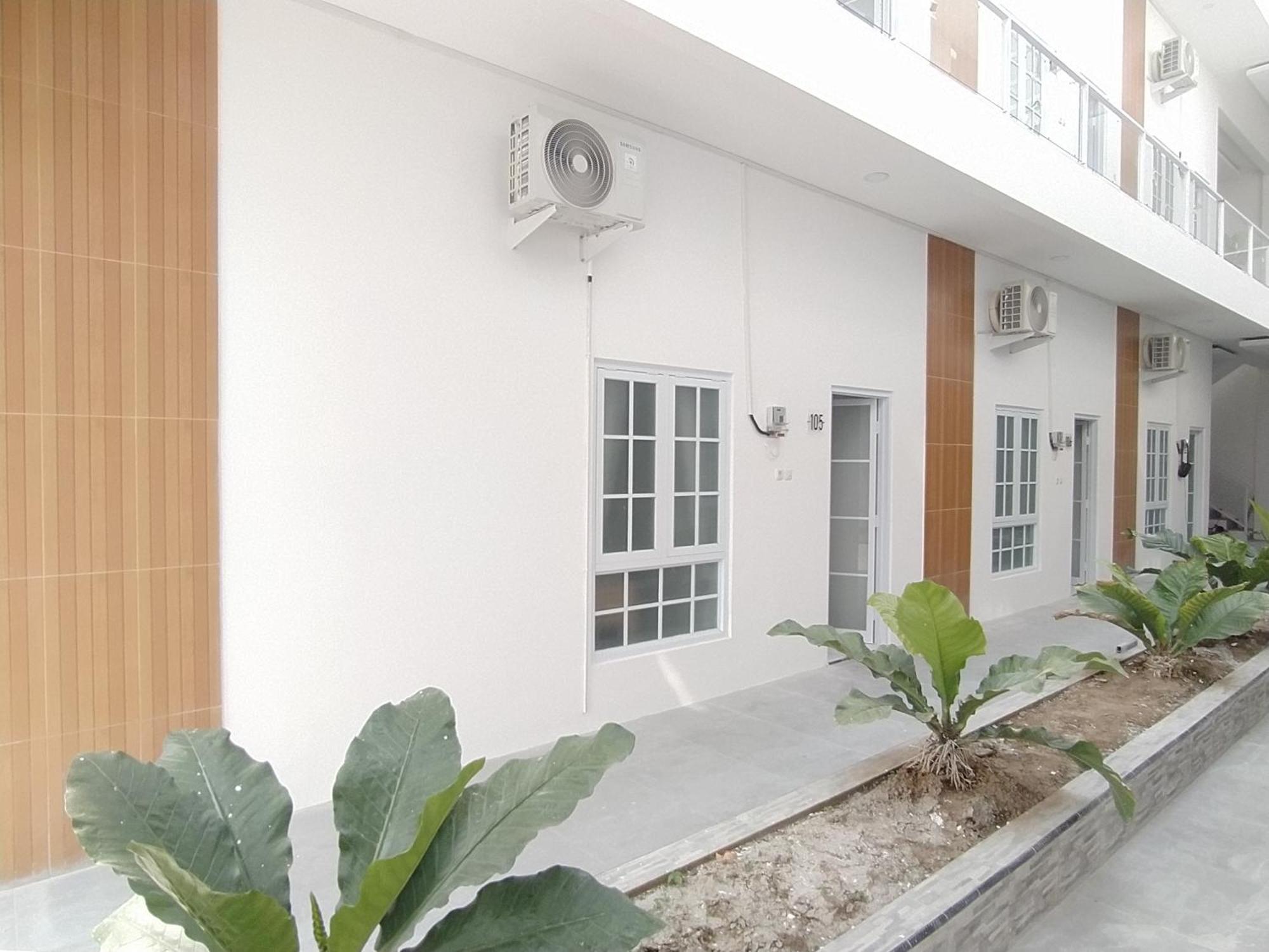 Urbanview Hotel Nimara Ngawi By Reddoorz Ngoại thất bức ảnh