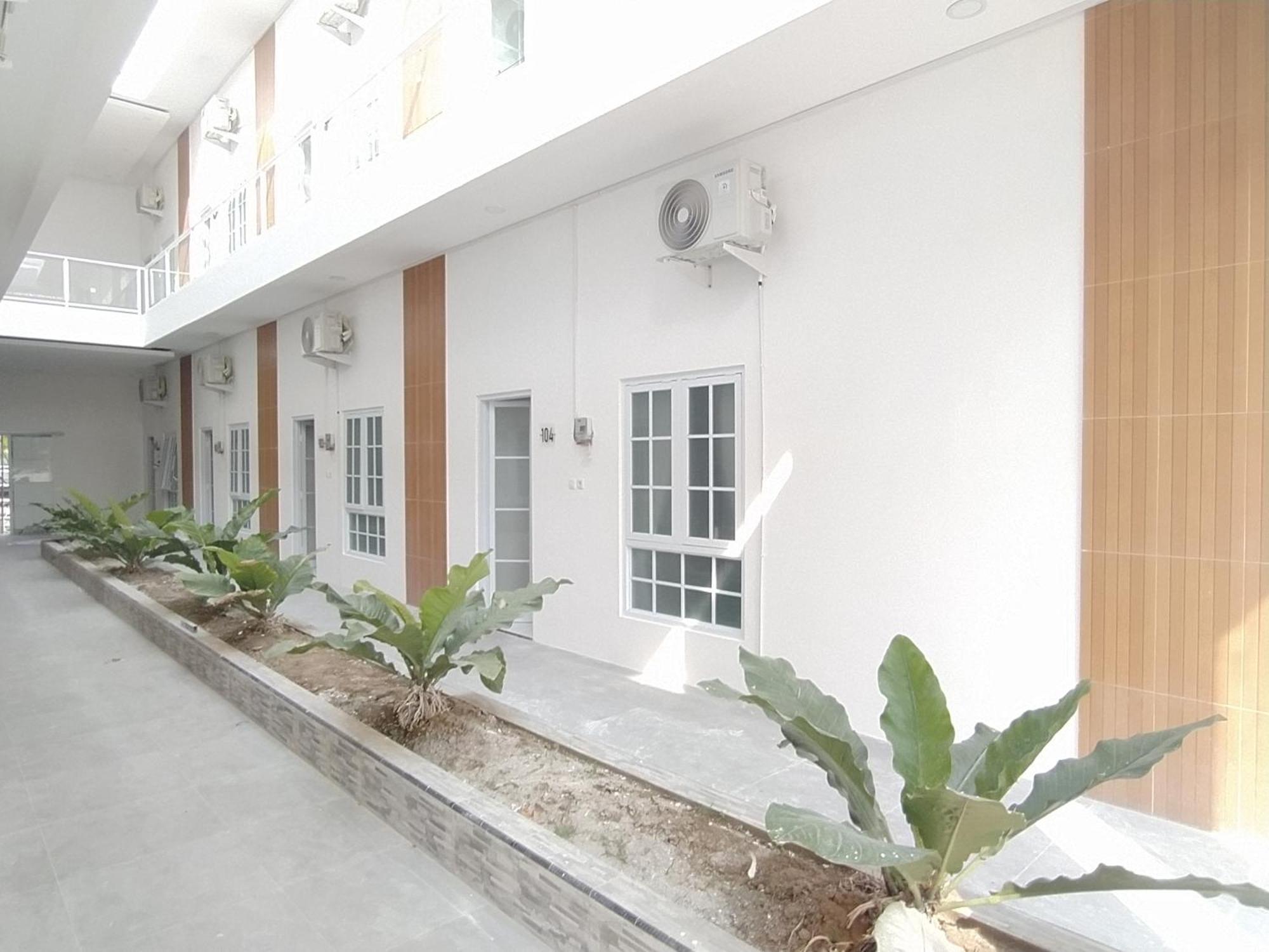 Urbanview Hotel Nimara Ngawi By Reddoorz Ngoại thất bức ảnh